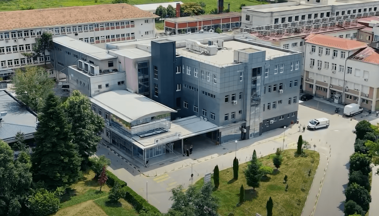 'Sinjalizim në Repartin e Kirurgjisë në Prizren: Mjekët nuk flasin me njëri-tjetrin për shkak të xhelozisë dhe ndarjes së pacientëve'