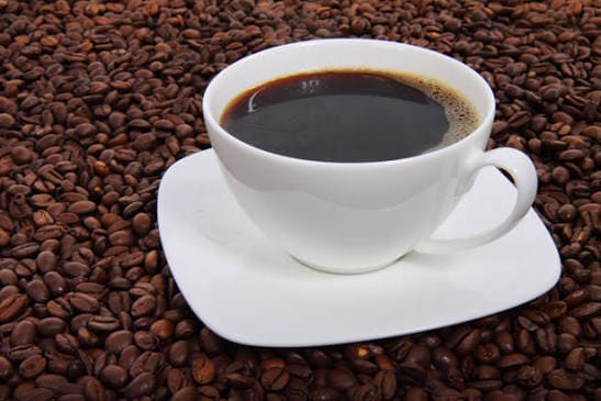 Çfarë i ndodh vërtet trupit tuaj kur e pini kafenë?